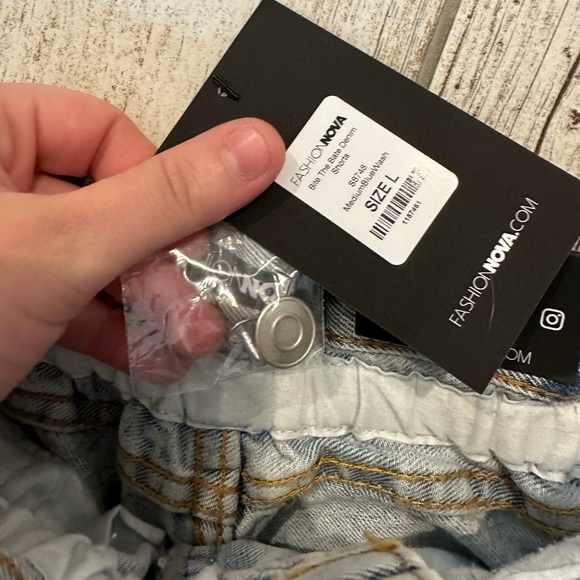 High waisted denim shorts - Picture 3 of 5